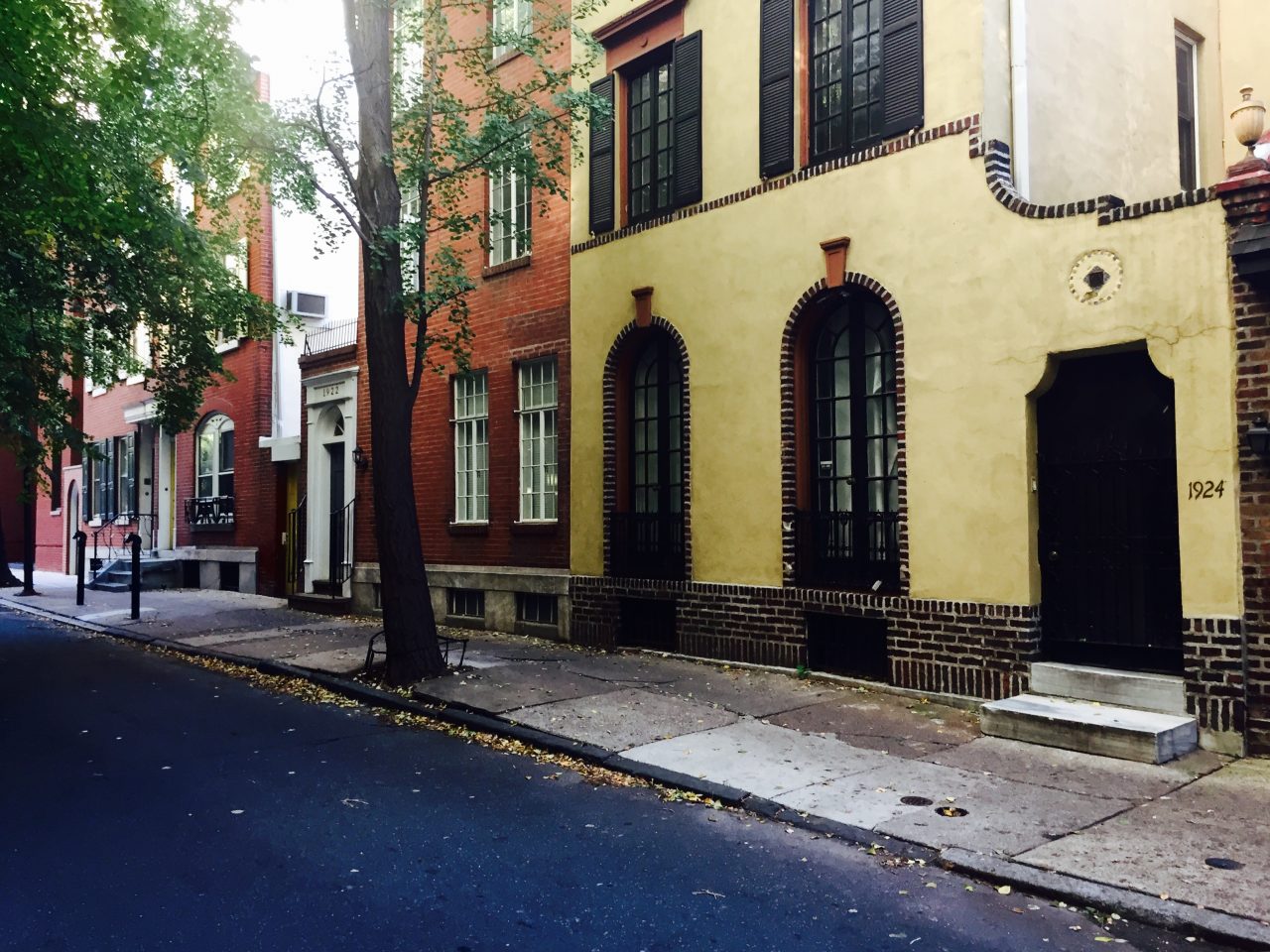 a row of houses in philadelphia